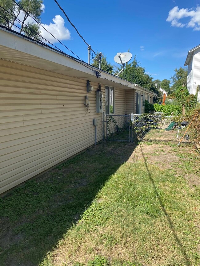 Building Photo - C Street Duplex