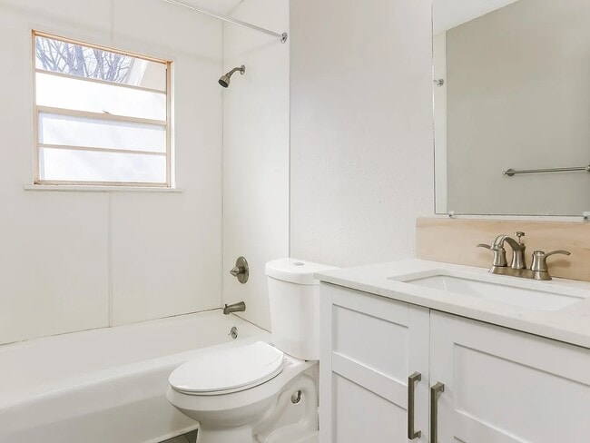 Building Photo - 309 Water St