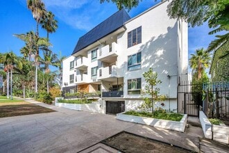 Building Photo - 1532 Hayworth Ave