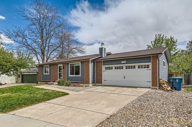 Building Photo - 4 Bedroom 2 Bath House In Louisville! Avai...