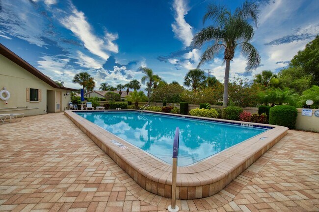 Foto del edificio - Seasonal Short-Term Villa located at Fairways of Capri with a Community Pool!