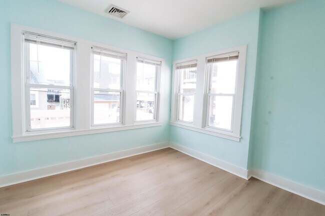 Foto del edificio - 129 N Derby Ave