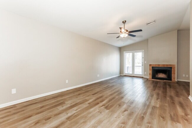 Foto del edificio - 5330 E Fairfield St