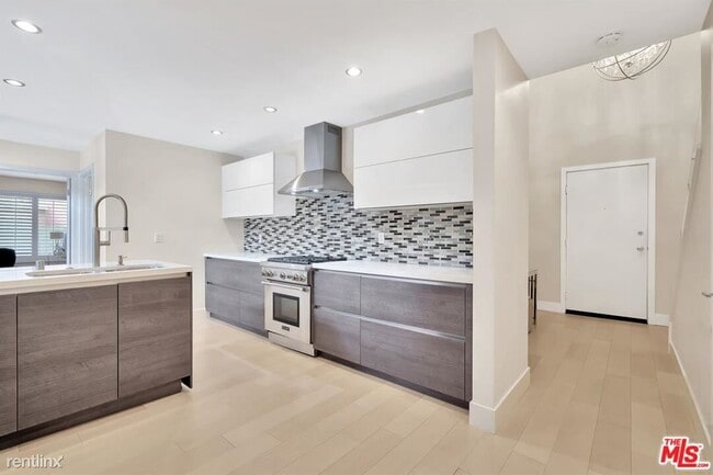 Foto del edificio - 3 br, 2.5 bath Condo - 967 Hammond St Apt 5