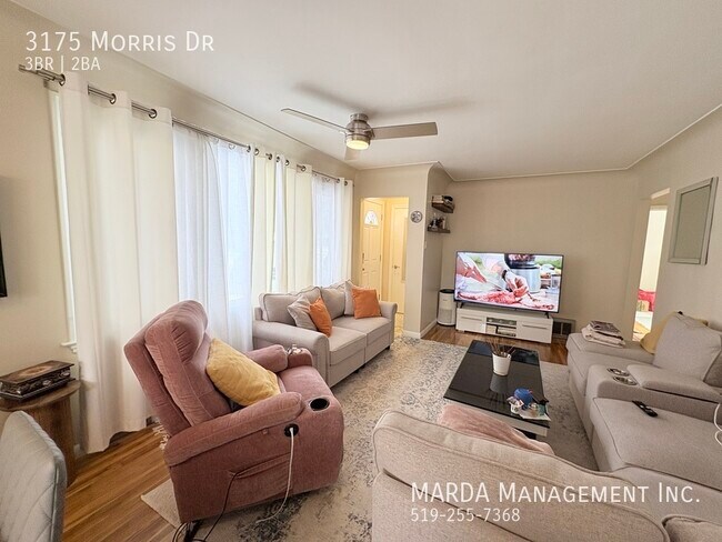 Photo du bâtiment - BEAUTIFUL 3 BED/2 BATH HOME - SOUTH WINDSOR + HYDRO,WATER &GAS!