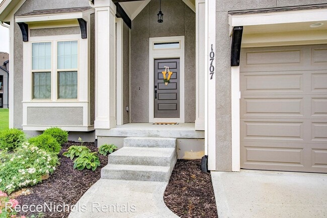 Building Photo - 4 br, 3.5 bath House - 10707 171st Terrace