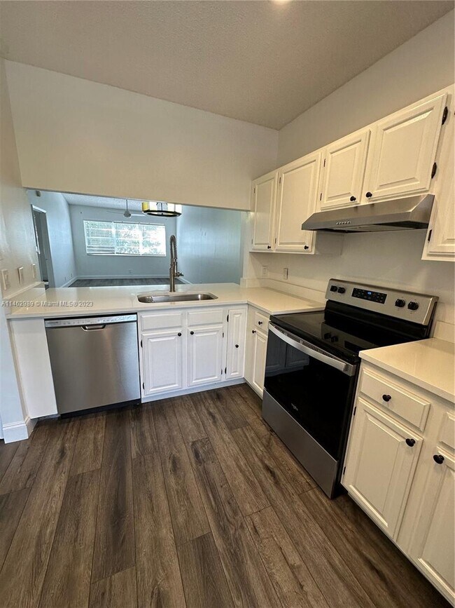 Foto del edificio - 2722 NE 1st St