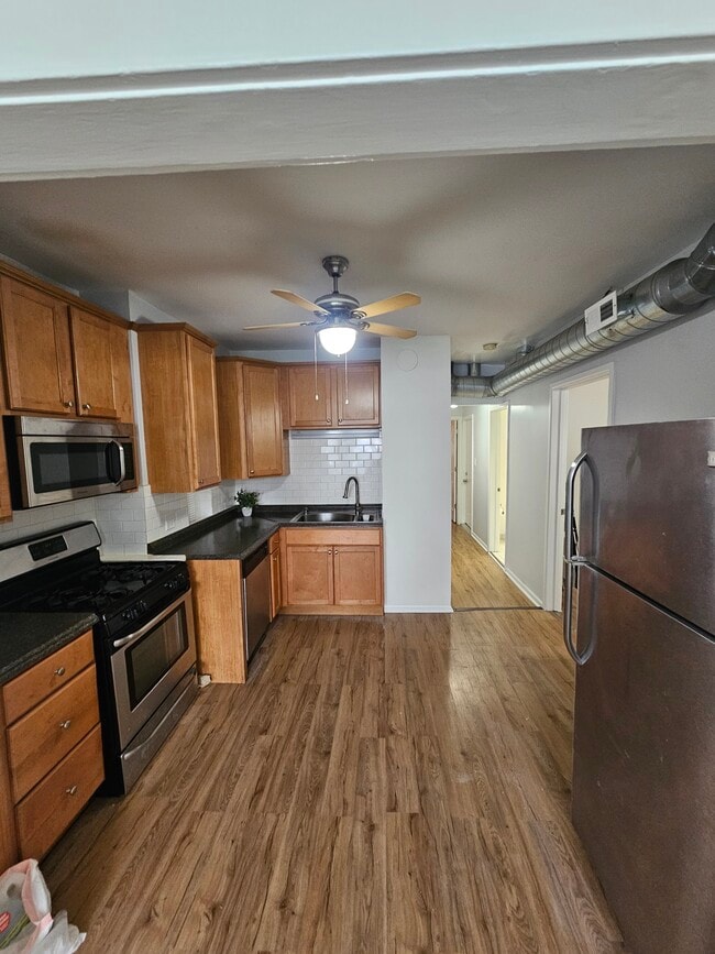 Building Photo - 2125 N Lorel Ave