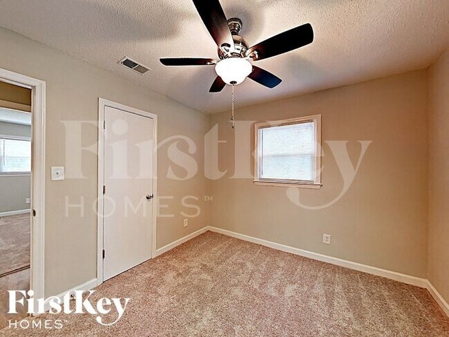 Foto del edificio - 6107 Rockwell Dr