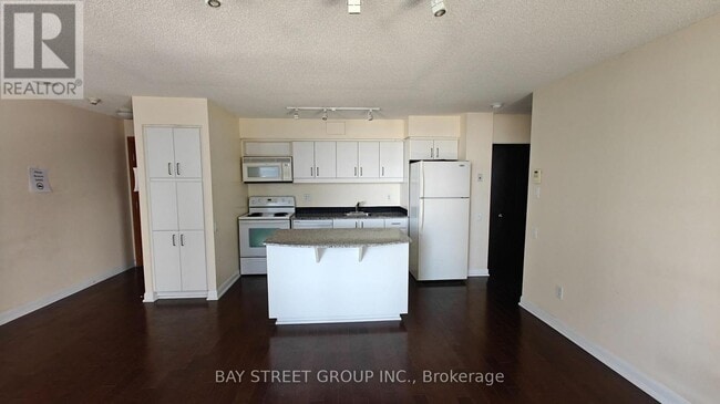 Building Photo - 33 Sheppard Ave E