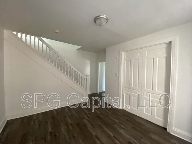 Foto del edificio - 220 W Jackson St