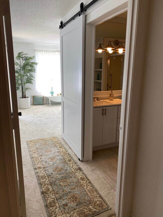 MBR w/ updated bathroom - 900 Ironwood Dr
