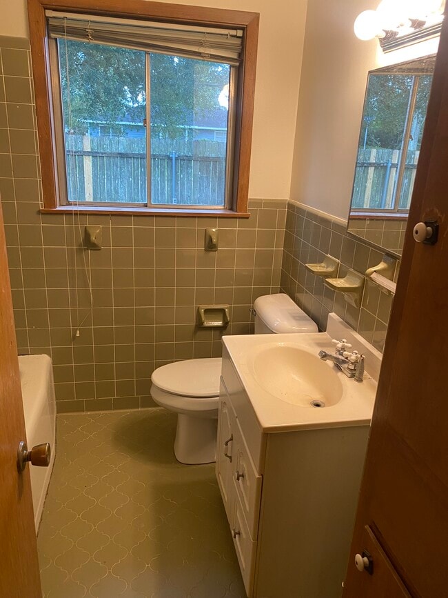 Bathroom - 407 N Morton St