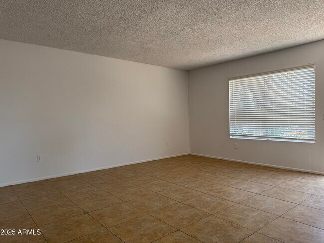 Foto del edificio - 5318 W Turney Ave