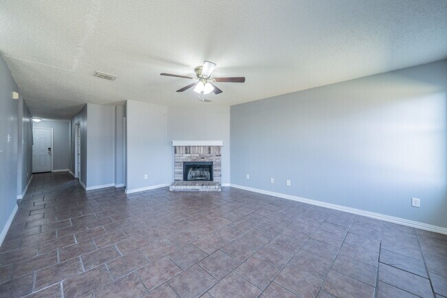 Foto del edificio - 1545 Fieldstone Dr