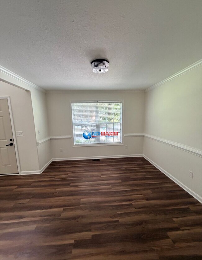 Building Photo - Spacious RENOVATED house with full walk-out basement in Jonesboro