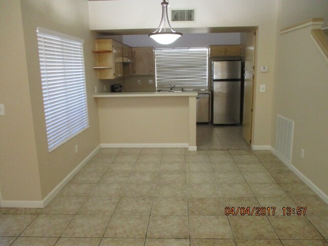 Building Photo - 5617 Vineyard Ln