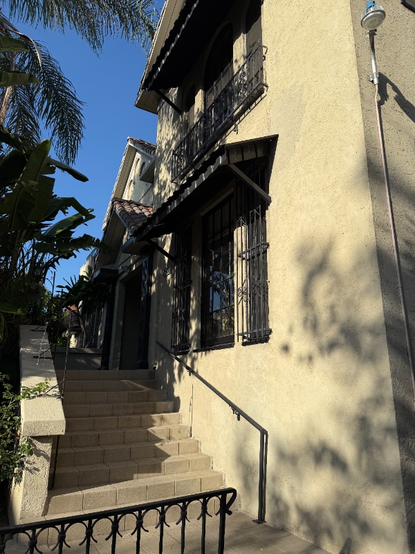 Building Photo - 250 N Kenmore Ave