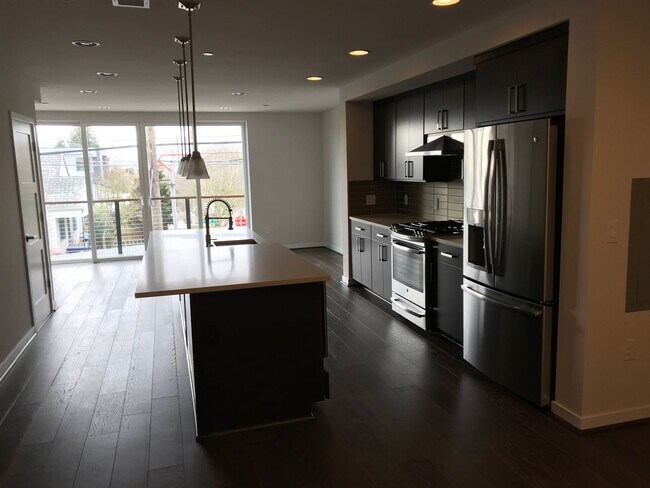 Foto del edificio - Newer 2 bed / 2.5 bath condo in Bryant Heights.