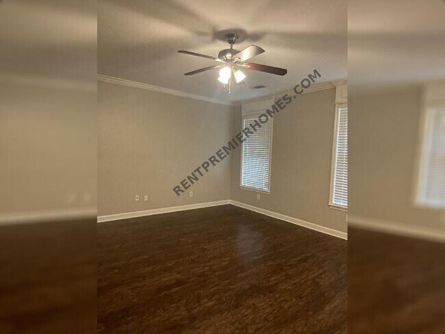 Foto del edificio - 7501 Royal Oaks Dr