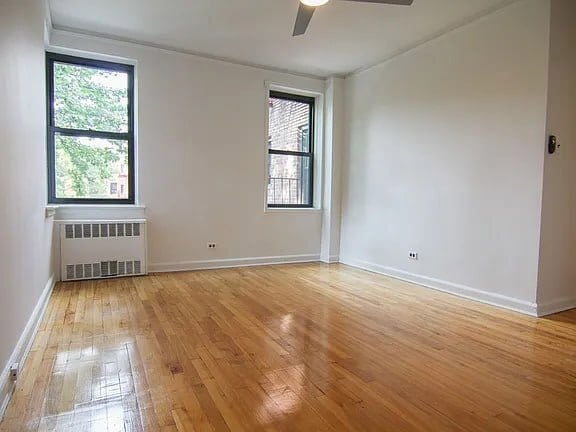 Foto del edificio - 88-10 34th Ave