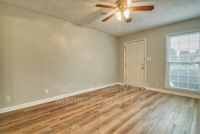 Building Photo - 3053 Woody Ln