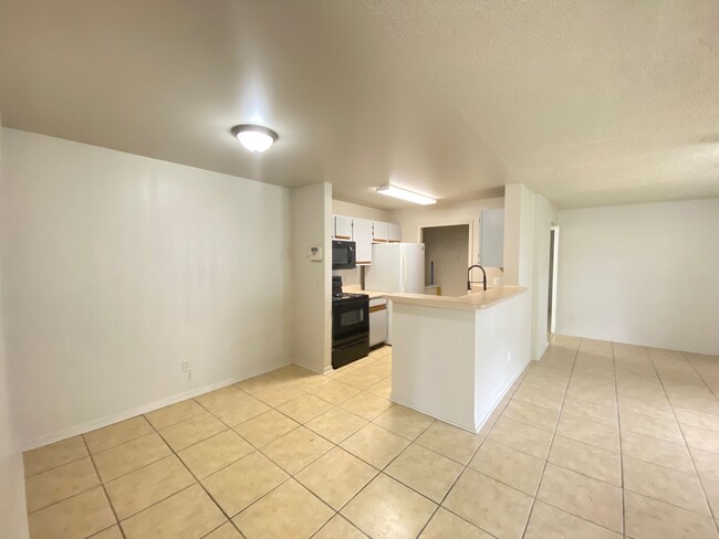 Building Photo - 6100 Westgate Dr