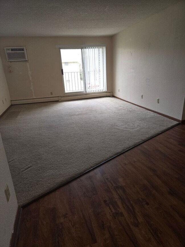 Building Photo - Evergreen Square Apartments