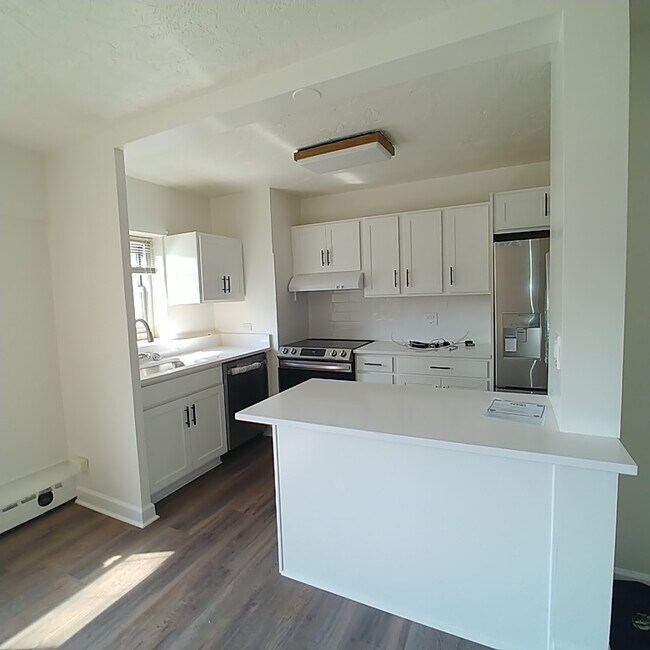 Foto del edificio - 4950 N Marine Dr