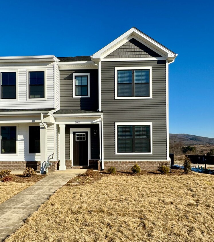 Primary Photo - Newly Built End-Unit Townhome in Blacksburg