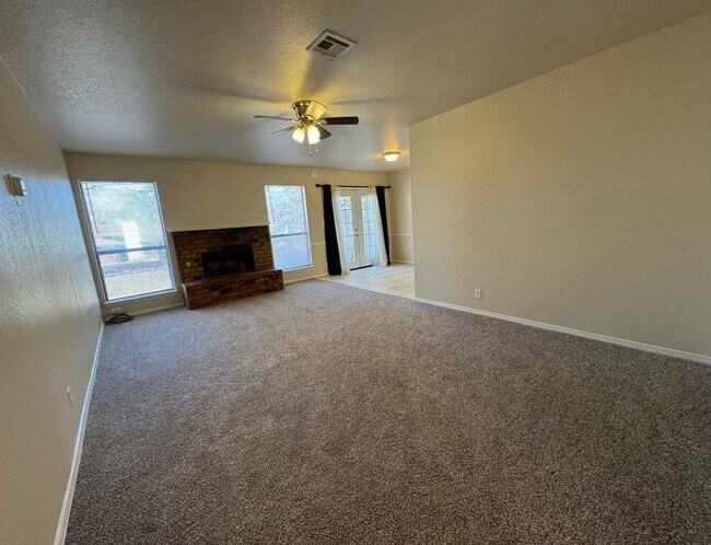 Foto del edificio - Gorgeous 3 bedroom 2 bathroom home