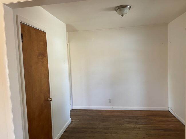 Building Photo - 2415 Newton St