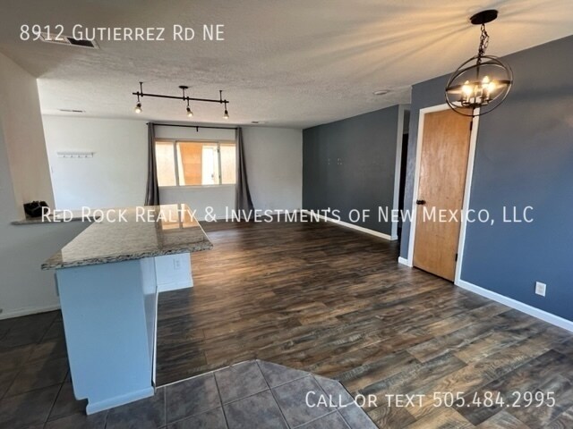 Building Photo - 3 bedroom home on East Side of ABQ!