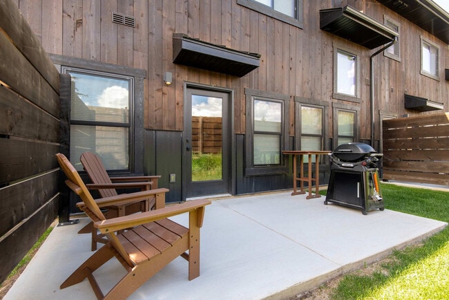 Building Photo - 701 Stone Peak Lp