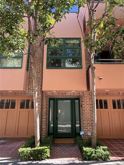 Foto del edificio - 2323 S Beverly Glen Blvd