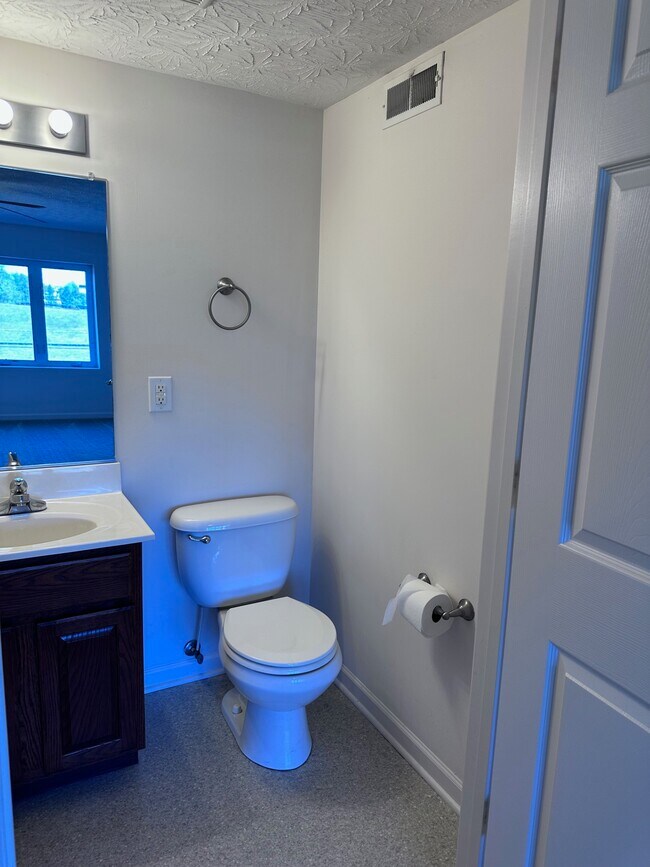 Foto del edificio - 4 Rose Garden Ln