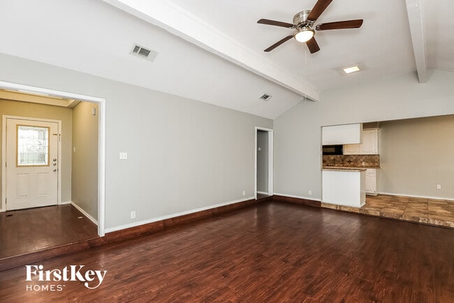 Building Photo - 1017 Hickory Cir