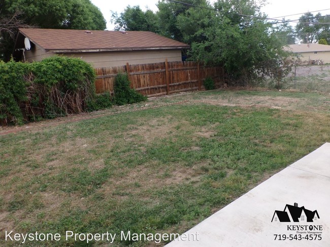 Building Photo - 3 br, 1.5 bath House - 2650 Aster Street