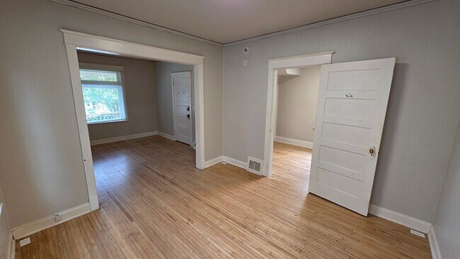 Foto del edificio - 617 E 8th St