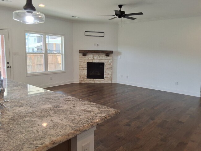 Foto del edificio - West Knoxville 37932 - 4 bedroom, 2 bath home in desirable Hardin Valley area. - Contact Sharon A...