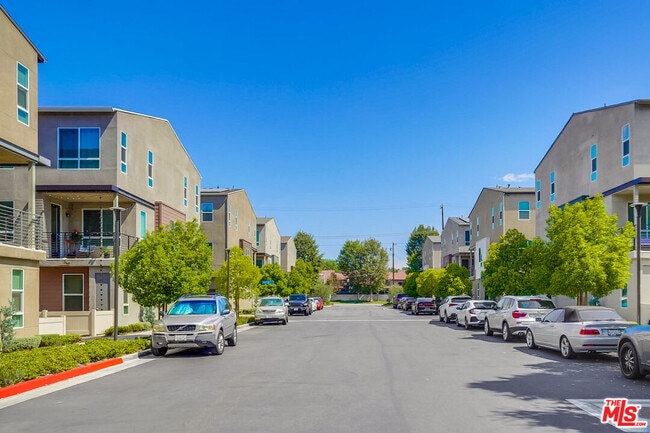 Building Photo - 20619 Oakglen Ln