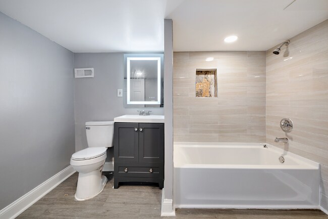 Foto del edificio - Affordable New Renovated Shared 2br Walkable to Metro