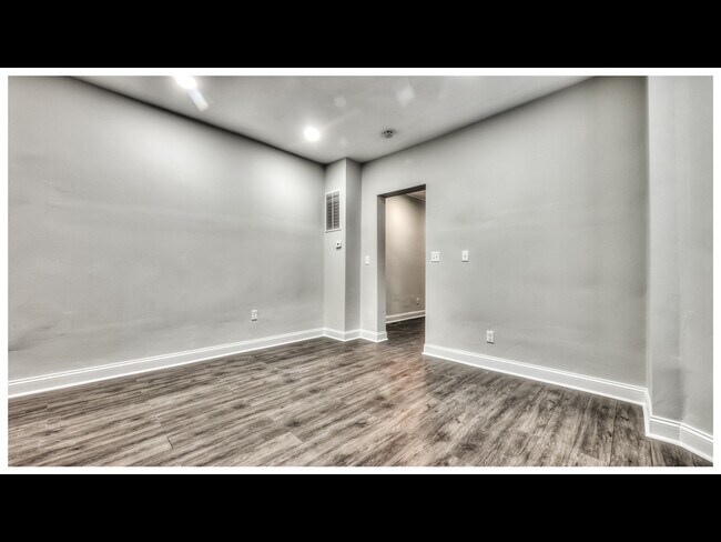 Foto del edificio - 2220 Lyndhurst Ave