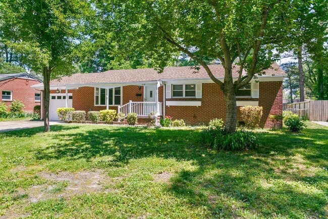 Photo - BRIGHT AND COMFORTABLE RANCHER IN THE CITY OF WILLIAMSBURG! House