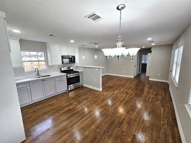 Building Photo - 417 Melbourne St