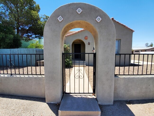 Photo - 1404-PM211404 E Grant Rd House