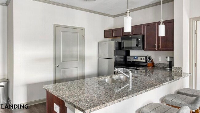 Foto del edificio - 225 Walden Village Ln