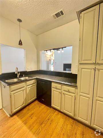 Building Photo - 4130-4131 One Pl Ln