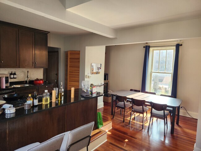 Foto del edificio - 1028 W Wolfram St