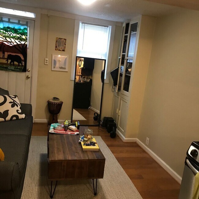 Building Photo - 412 S. Durham St./2 Bed, 1 Bath Townhouse ...